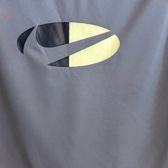 Nike Dri-Fit Logo Cropped Top - Picture 2 of 11